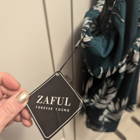 Zaful Large NWT Tropical Romper - Picture 3 of 5